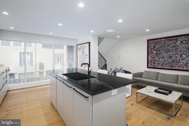 Photo - 1126 Lombard St