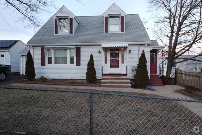 Building Photo - 11 High St Unit 2 Rental