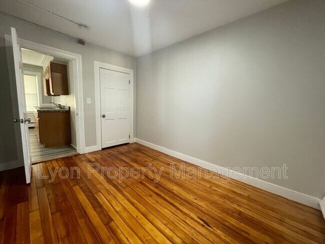 Photo - 171 Rathbun St Unidad 1R