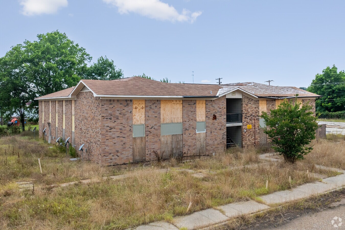 1674 David Raines Rd Offers Value-Add & Redevelopment Potential - Forest Oak Apartments