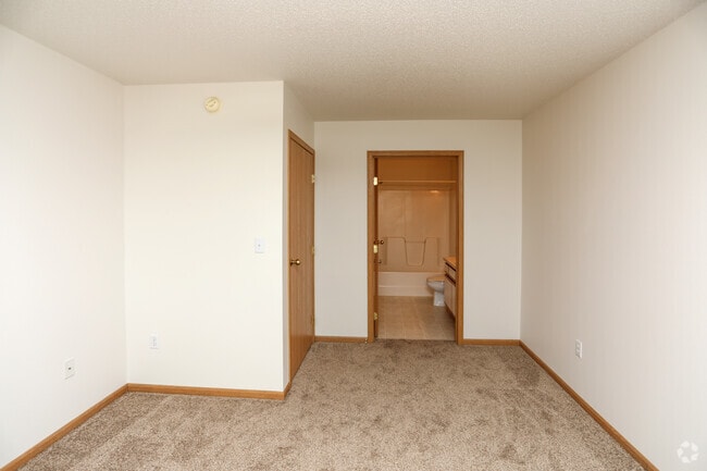2BR, 2BA - 986 SF
