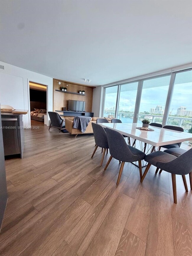 Building Photo - 9821 E Bay Harbor Dr Unit 605