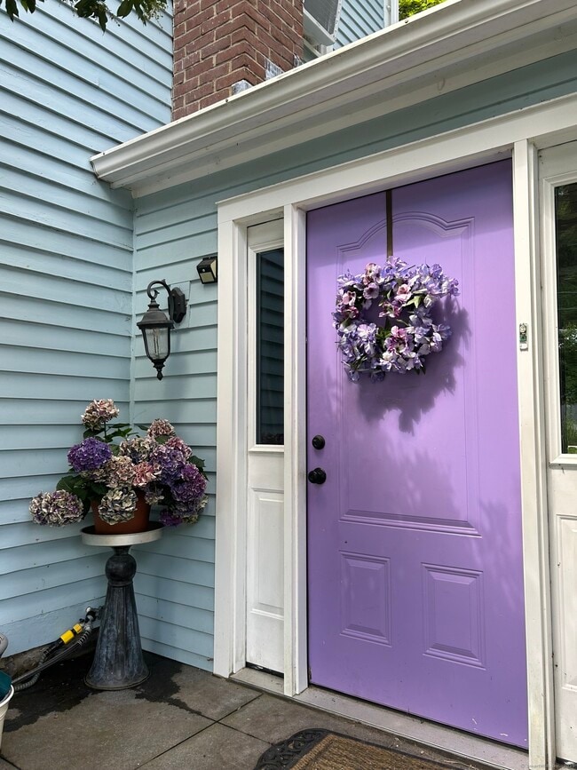 Building Photo - 290 Hamburg Rd