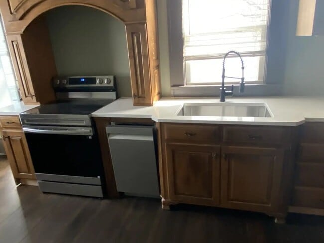 Building Photo - 2 Bed, 1 Bath House