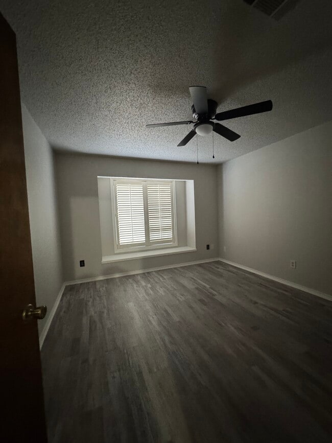 Photo - 8608 Geneva Ave