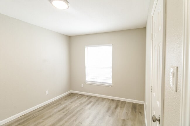 Photo - 616 Center St