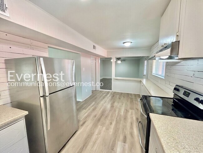 Photo - Spacious 4 Bed, 2 Bath Home with Fenced Yard & Carport / Available Now!
