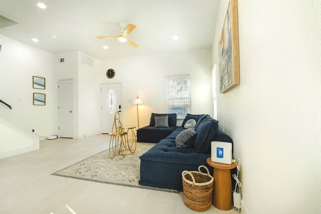 Photo - 4114 Ward St