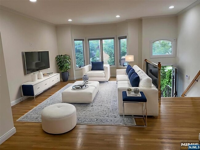 Photo - 436 Lawton Ave Unit A