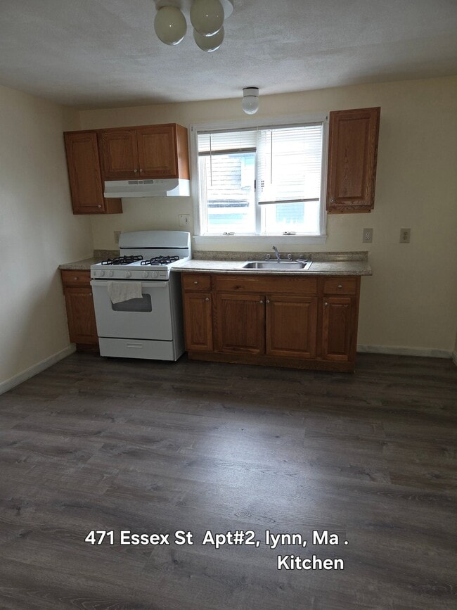 Photo - 471 Essex St Unit 2