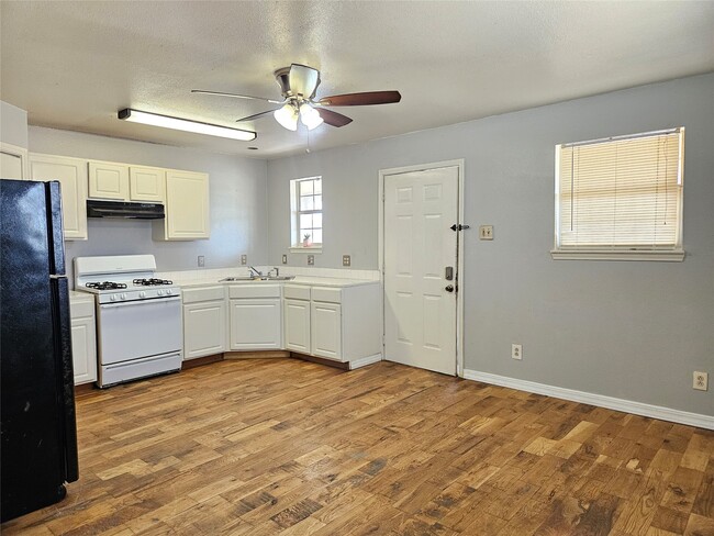 Photo - 705 Harris Ave