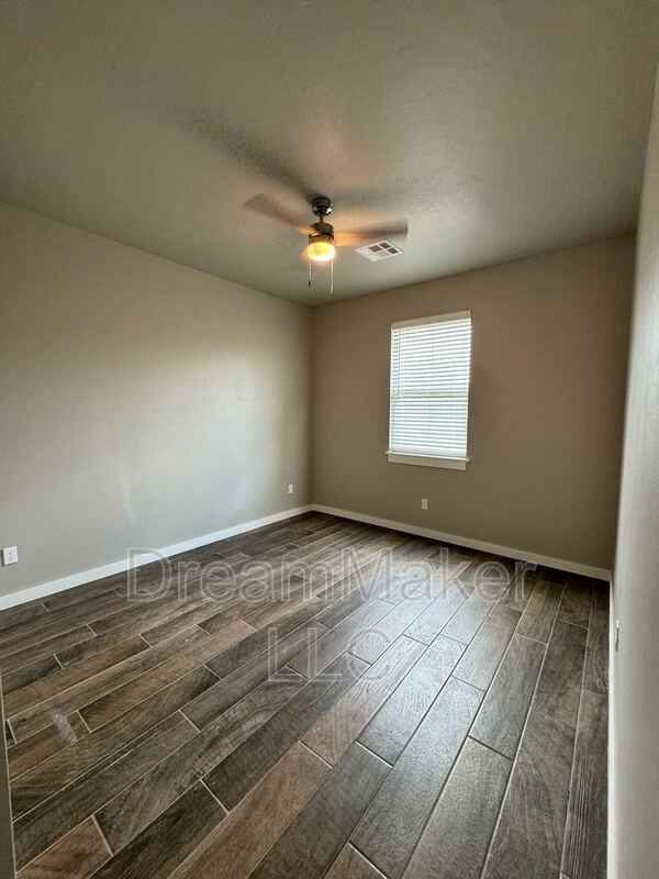 Photo - 5328 Red Maple Ave