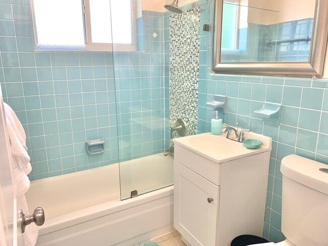 Photo - 237 NE 12th St