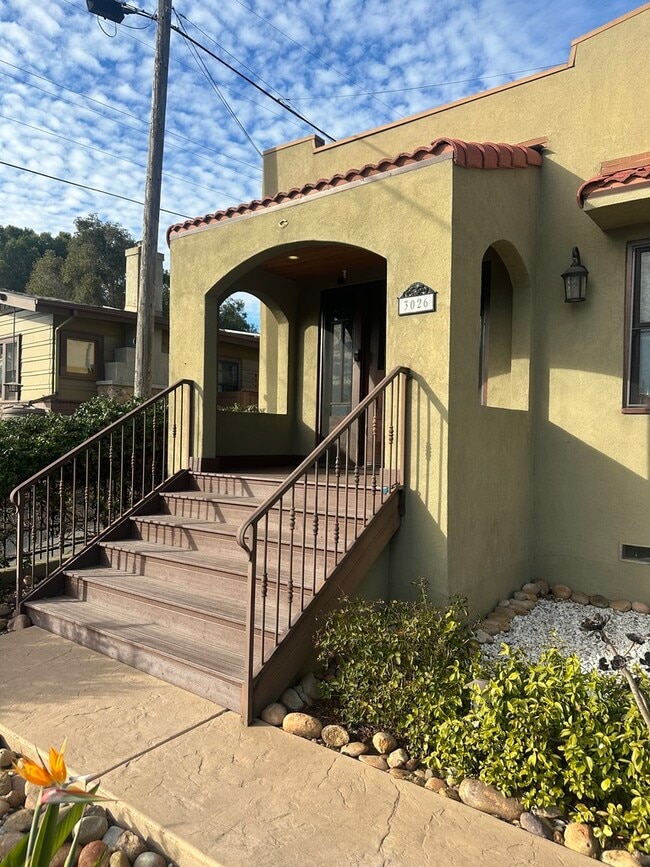 Building Photo - 3026 Olive St