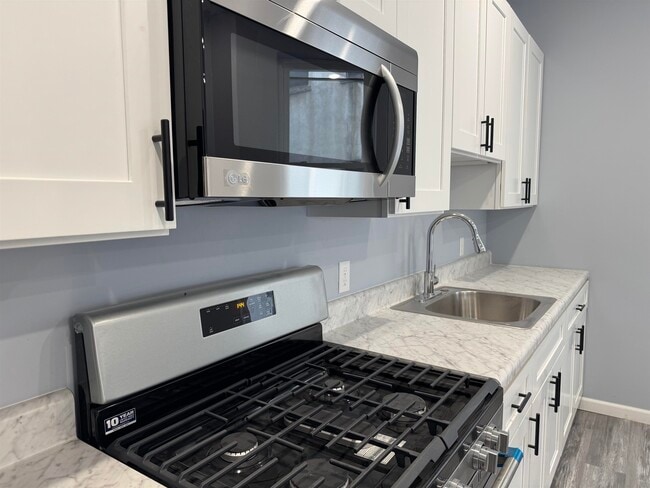 Building Photo - 155 Clifton Ave Unit 3RR