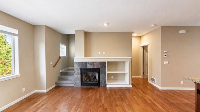 Photo - 931 4th Ave NE