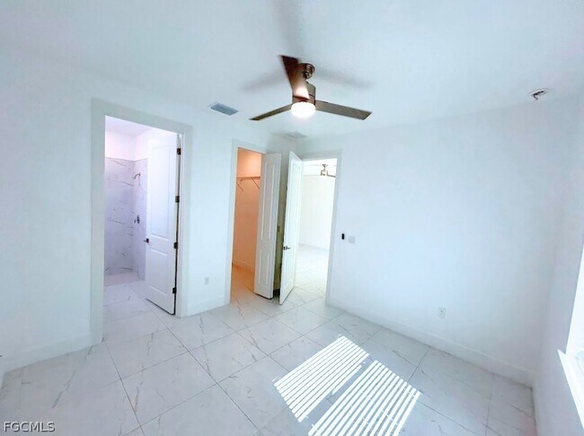 Photo - 674 Chemstrand St E