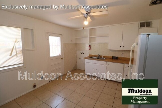 Photo - 2561 Camellia St