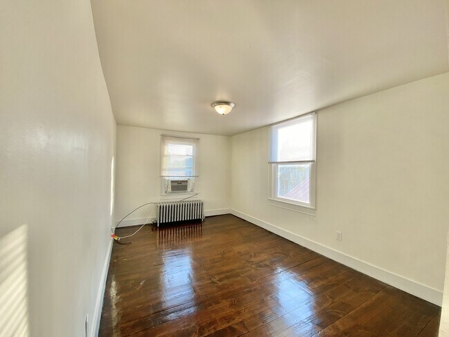 1140 Ash St Unit 201