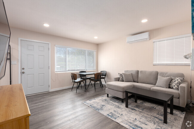 Building Photo - 2860 Franklin Ave Rental