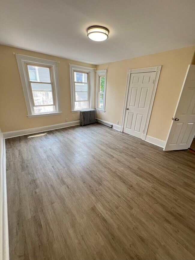 Building Photo - 70 Linwood St Unit 70 Rental