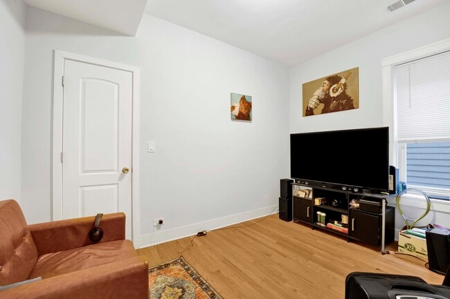 Photo - 3226 W Potomac Ave Unidad 1F