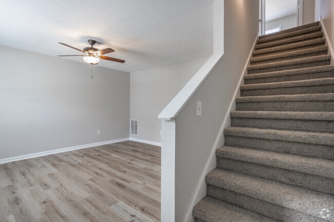 2BR , 1,5BA - 1.083SF - Westshire Townhomes