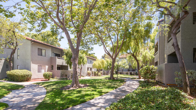 Exterior - Skylark Apartments