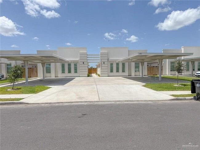 Building Photo - 12 Beverly Ave Unit 1