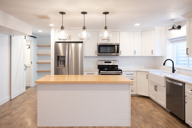Photo - 154 S Quivira Ln
