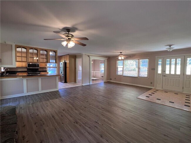 Photo - 1921 Trophy Dr