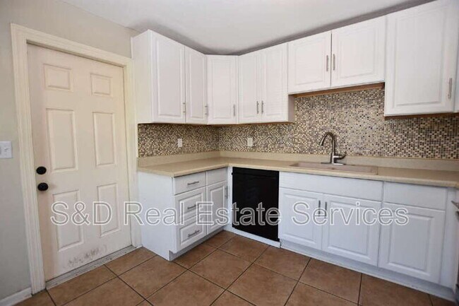 Photo - 1317 E Myrtle St