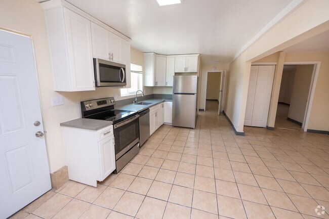 Building Photo - 5448 Encina Dr Unit 5450 Encina Dr (Downstairs) Rental