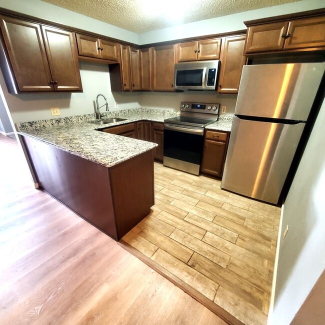 Building Photo - 1413 E 12th St Unit 1413 E 12th St Apt A