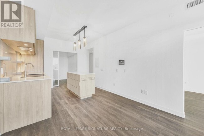 Photo - 28 Ann St Unit 422