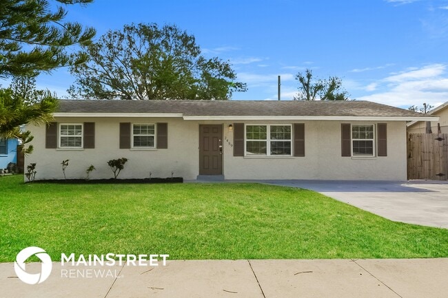 Building Photo - 2459 Stratford Dr