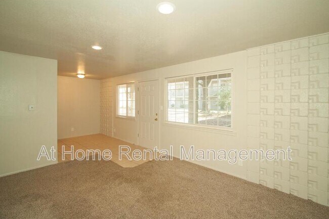 Photo - 109 S 9th St Unidad 208