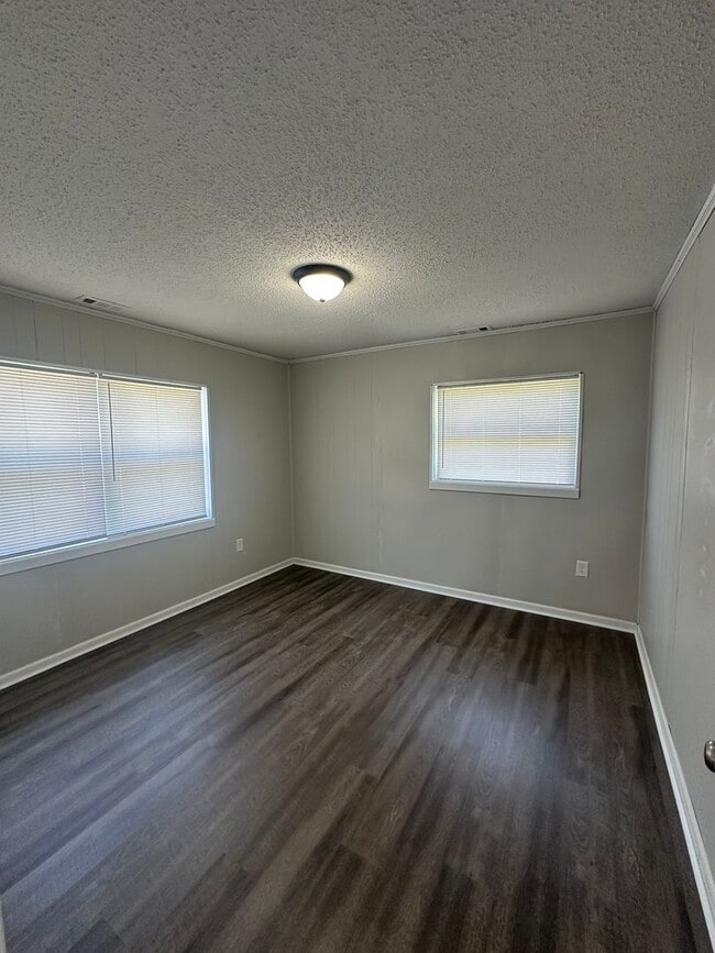 Photo - 820 Haywood Pl