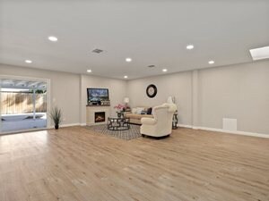 2433 Hansen Ct