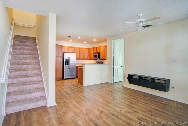 1020 E Longport Cir