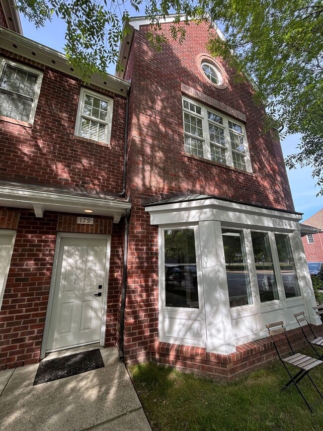 Photo - 179 Herman Melville Ave Condo