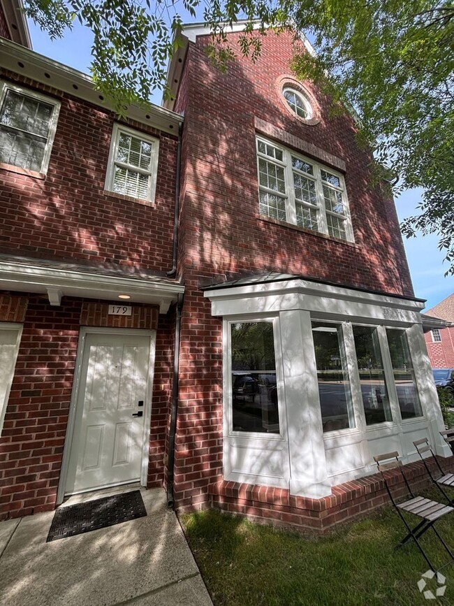 Building Photo - 179 Herman Melville Ave Rental