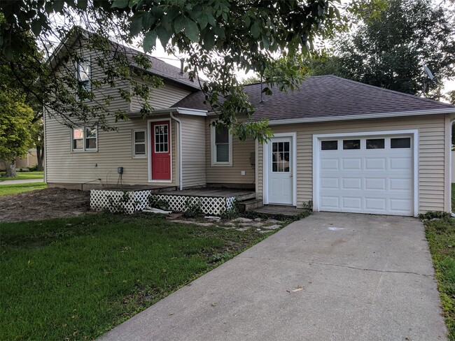 815 2nd St Sw Rental For Rent In Independence, Ia 