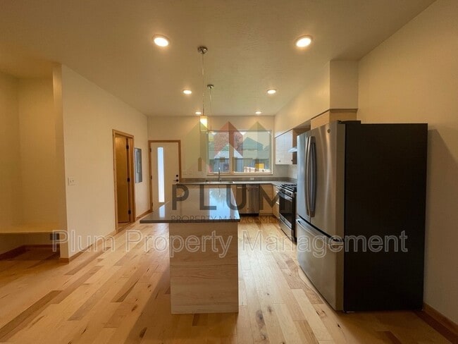Photo - 1855 S 3rd St W