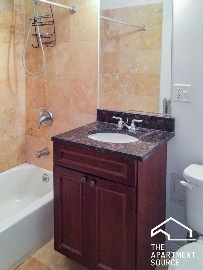 Photo - 3924 N Pine Grove Ave Unit 2E