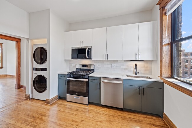 Building Photo - Garden Unit 3225-G