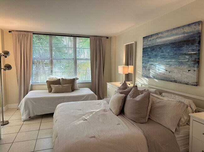 Photo - 5161 Collins Ave