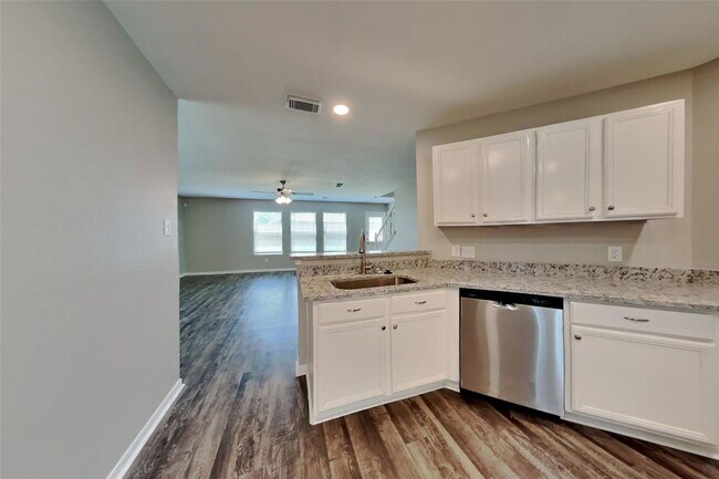 Photo - 16869 Greenhouse St
