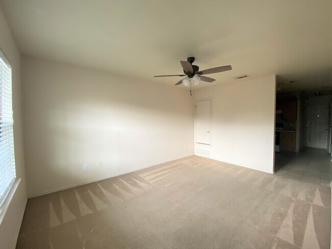 Photo - 1610 Aztec Trce Unidad #B