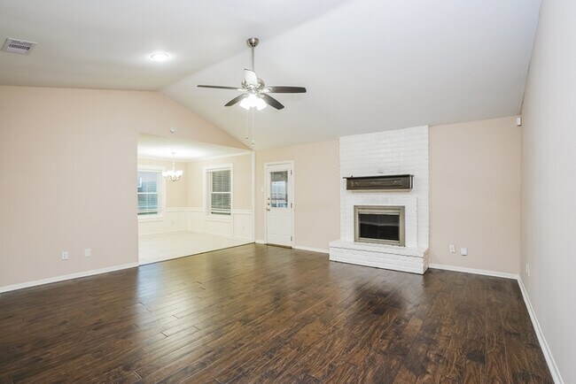 Photo - 152 Bastrop St